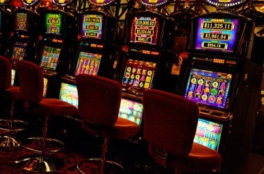 apk138 live-dealer roulette and Dragon Tiger tables with professional croupiers